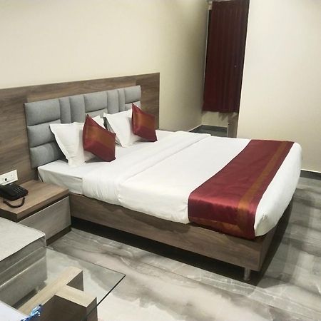 Hotel Dolly Сіліґурі Екстер'єр фото