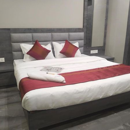 Hotel Dolly Сіліґурі Екстер'єр фото