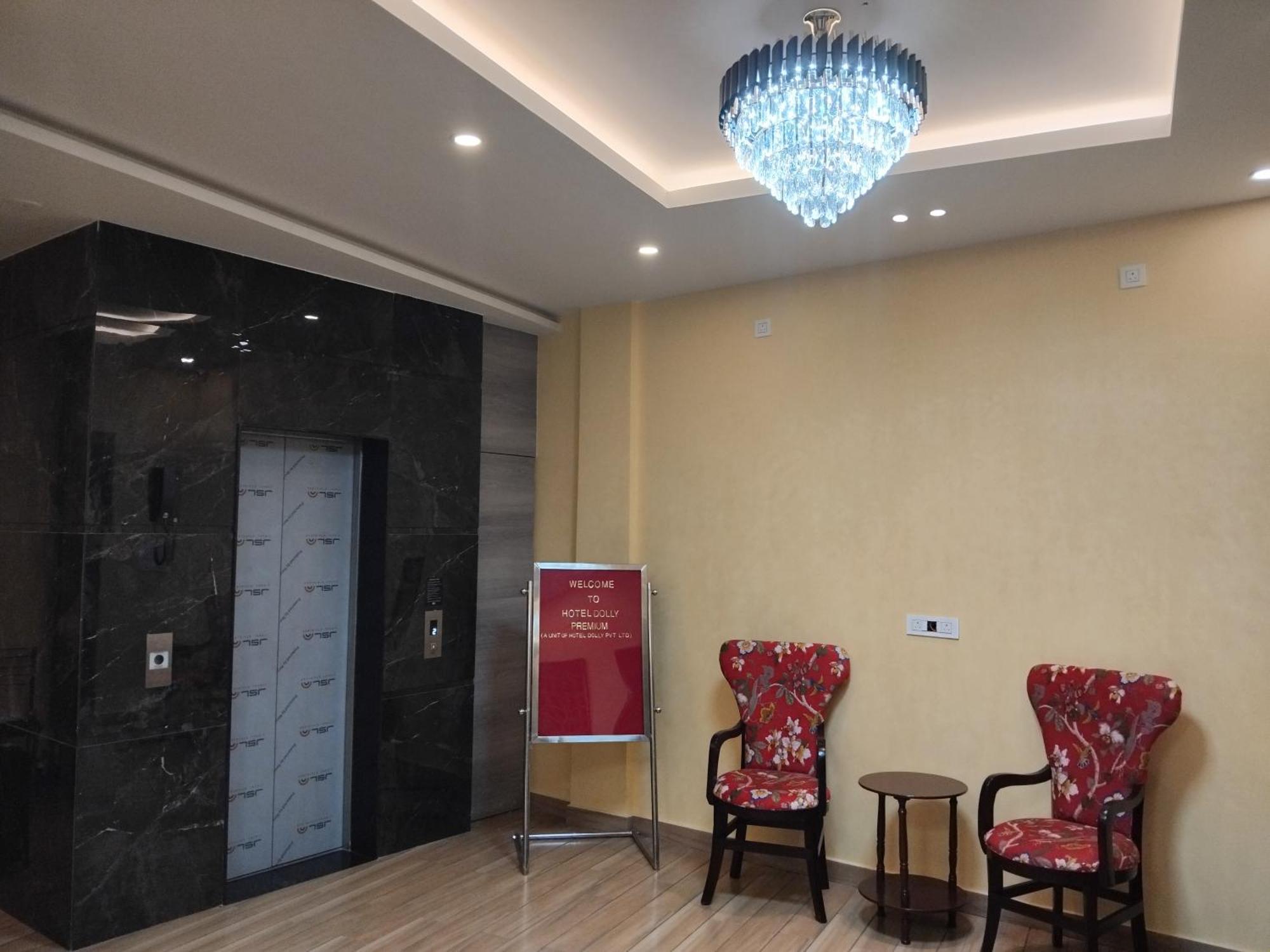 Hotel Dolly Сіліґурі Екстер'єр фото