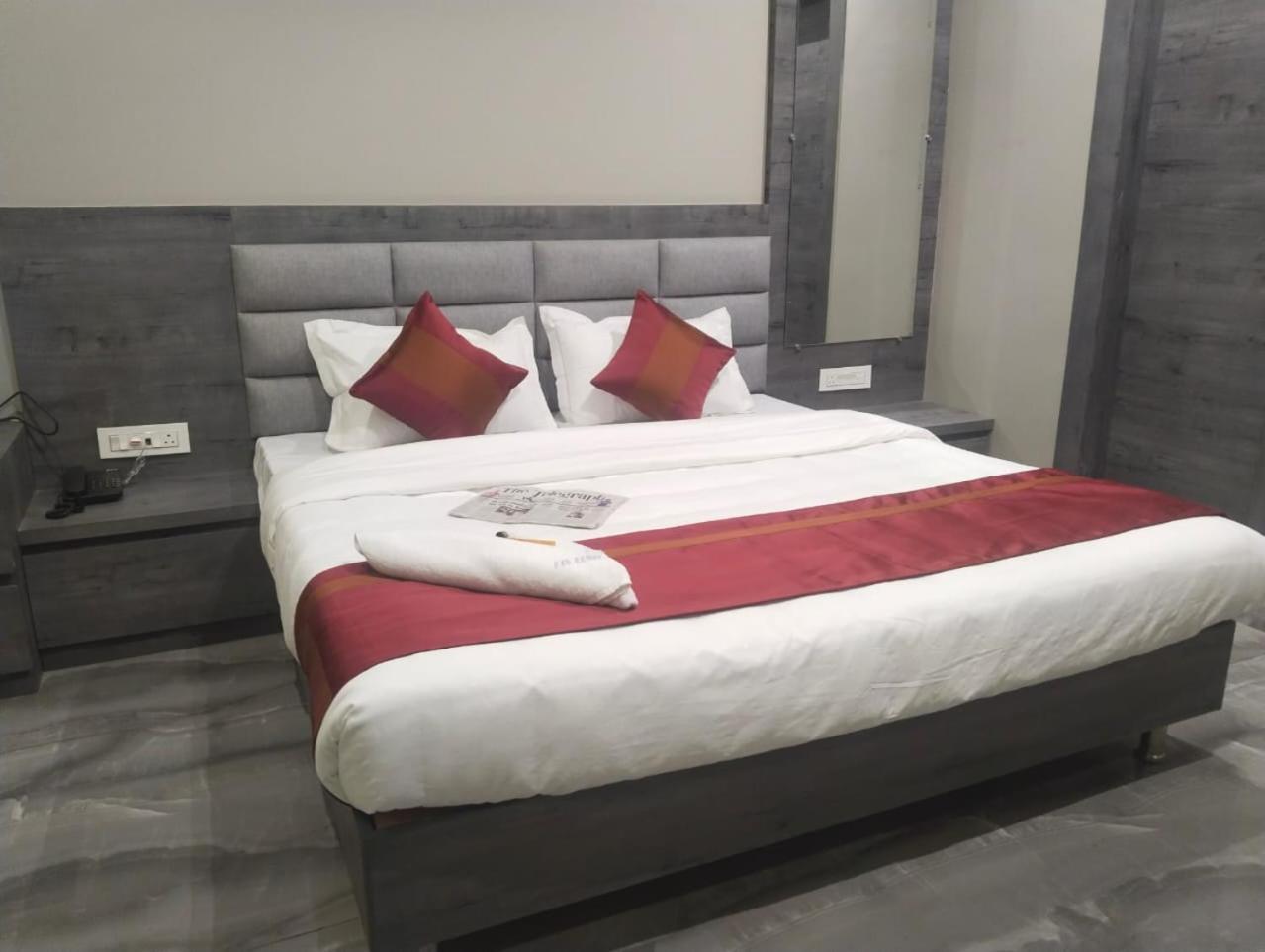 Hotel Dolly Сіліґурі Екстер'єр фото