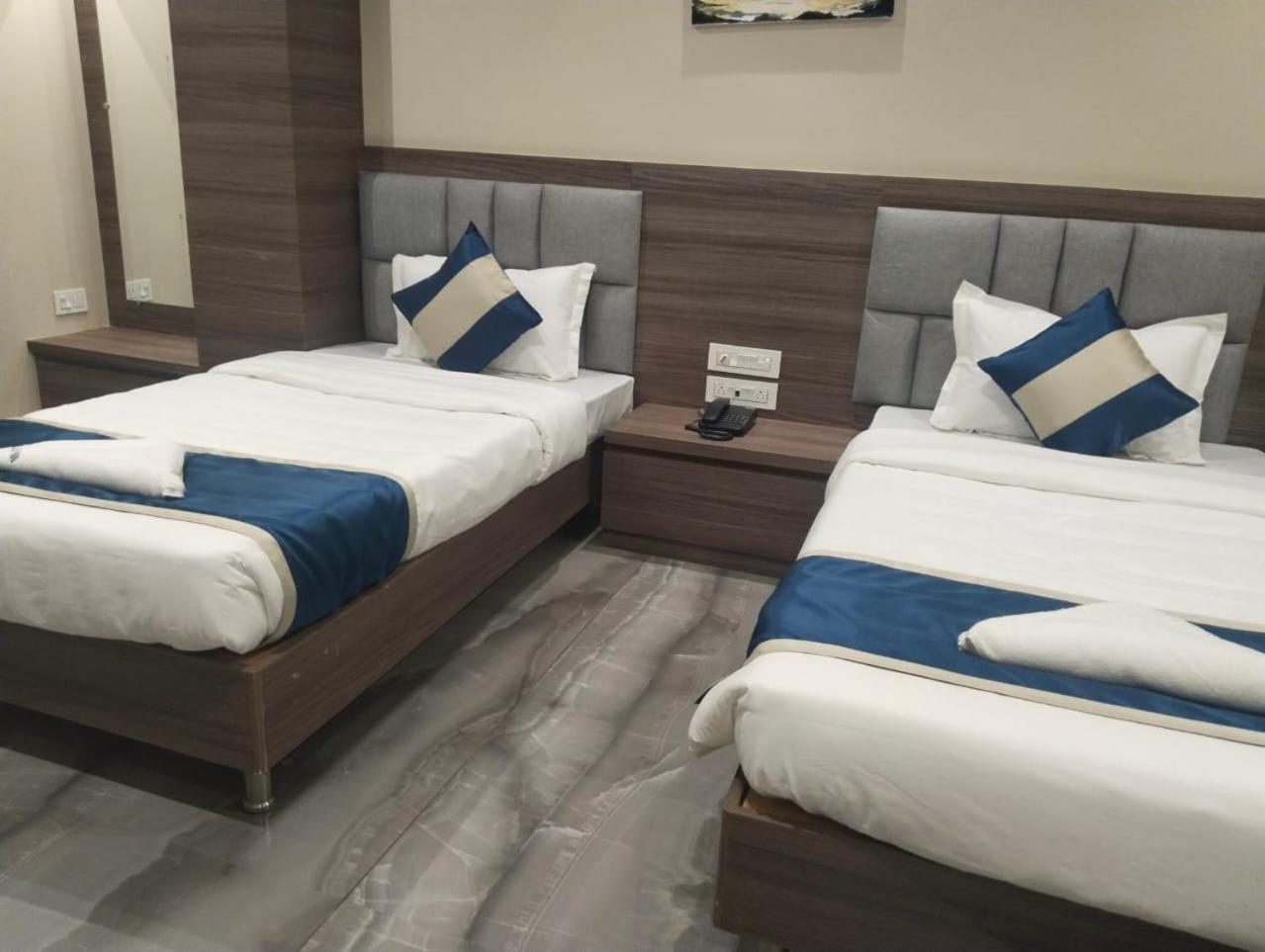 Hotel Dolly Сіліґурі Екстер'єр фото